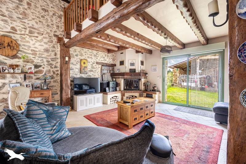 Vente Maison SAULGOND - 5 pièces -248 m² - (16420)