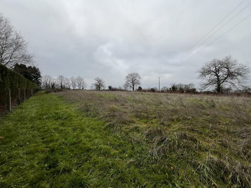 Terrain à vendre · à Saint-Junien · 37 000 €