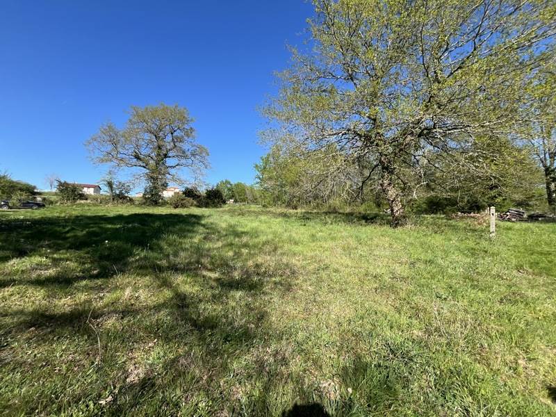 Terrain à vendre · à Saillat-sur-Vienne · 15 000 €