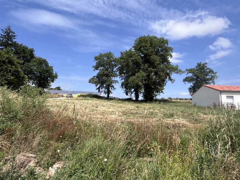 Terrain à vendre · à Saint-Junien · 33 000 €