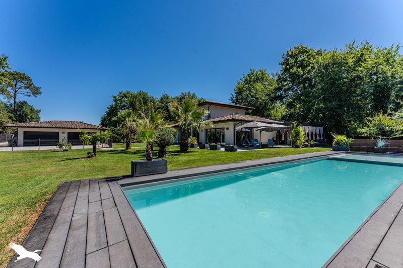 Vente Maison SALLES - 6 pièces -243 m² - (33770)