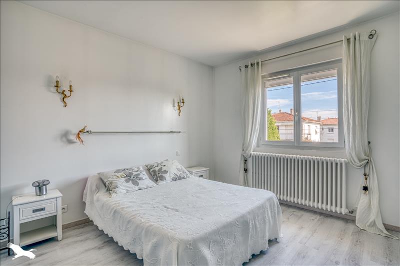 Vente Maison PINEUILH - 5 pièces -142 m² - (33220)