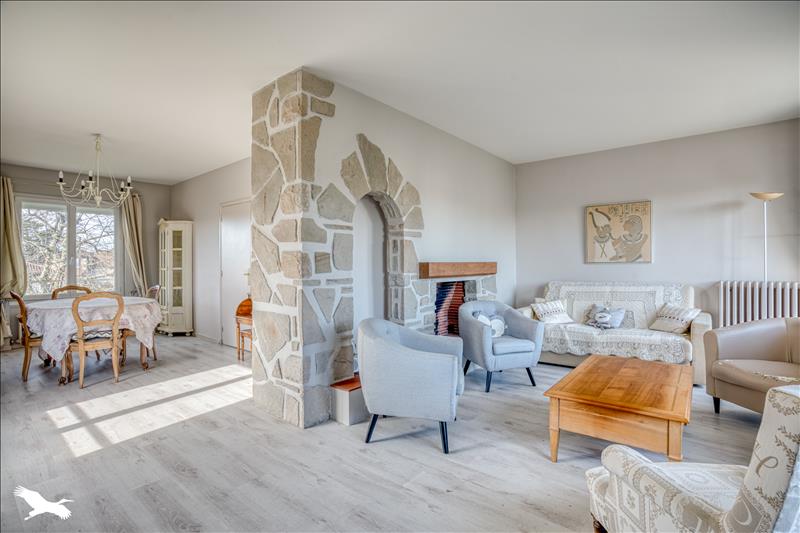 Vente Maison PINEUILH - 5 pièces -142 m² - (33220)