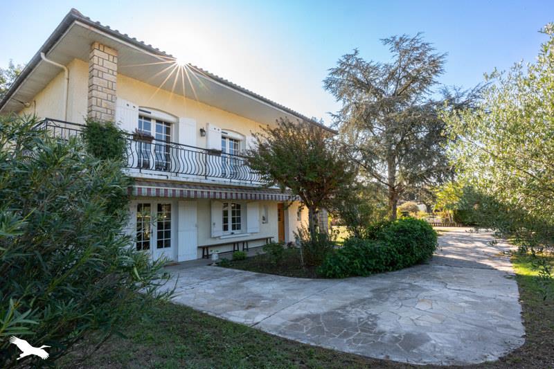 Vente Maison PINEUILH - 8 pièces -207 m² - (33220)