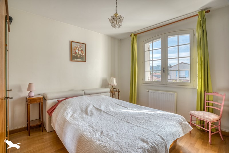 Vente Maison PINEUILH - 8 pièces -207 m² - (33220)