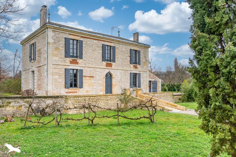 Vente Maison PINEUILH - 6 pièces -234 m² - (33220)