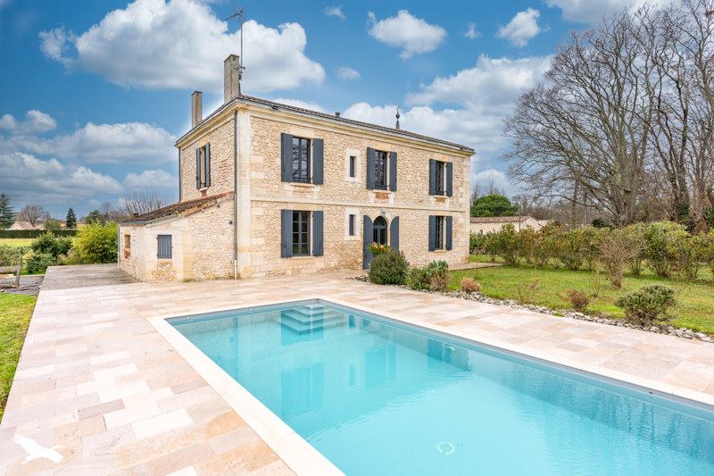 Vente Maison PINEUILH - 6 pièces -234 m² - (33220)