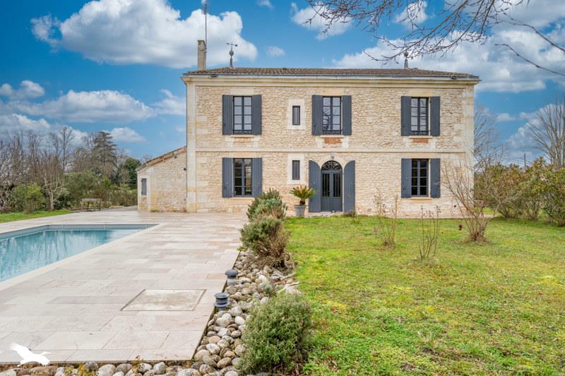 Vente Maison PINEUILH - 6 pièces -234 m² - (33220)