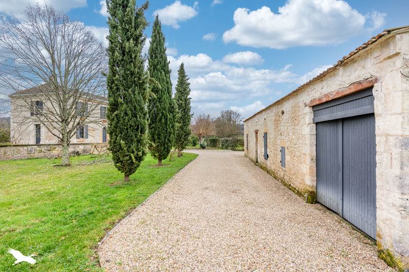 Vente Maison PINEUILH - 6 pièces -234 m² - (33220)