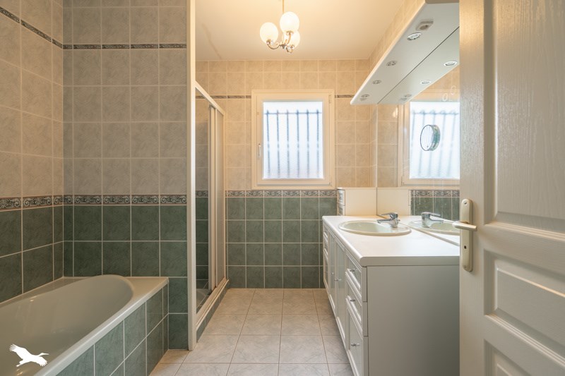 Vente Maison BREUILLET - 5 pièces -137 m² - (17920)