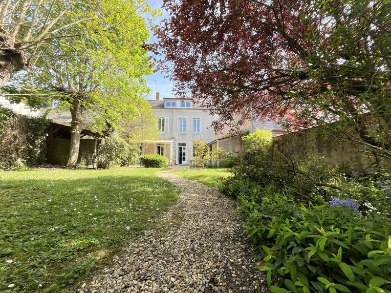 Vente Maison BOURGES - 13 pièces -225 m² - (18000)