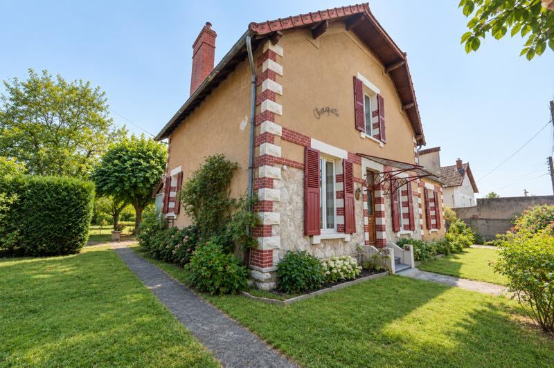 Vente Maison Saint-Germain-du-Puy - 7 pièces -138 m² - (18390)