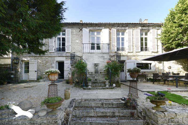 Vente Maison RUELLE SUR TOUVRE - 5 pièces -220 m² - (16600)