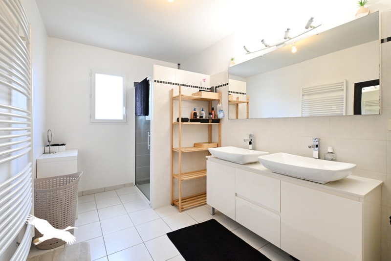 Vente Maison L ISLE D ESPAGNAC - 5 pièces -94 m² - (16340)