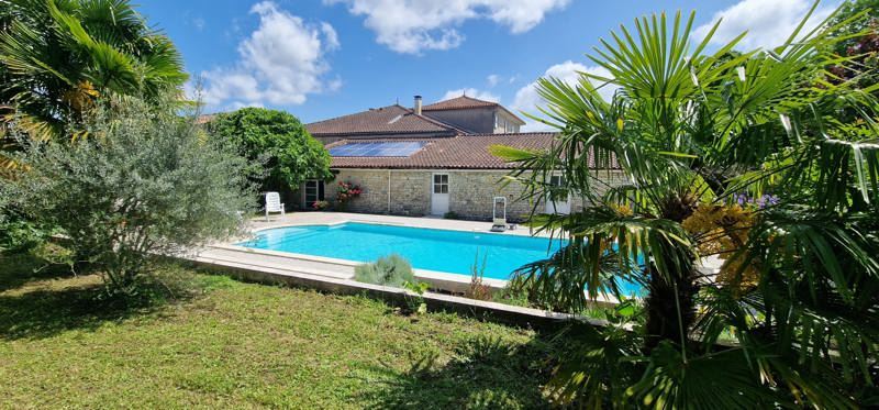 Vente Maison MORNAC - 7 pièces -209 m² - (16600)