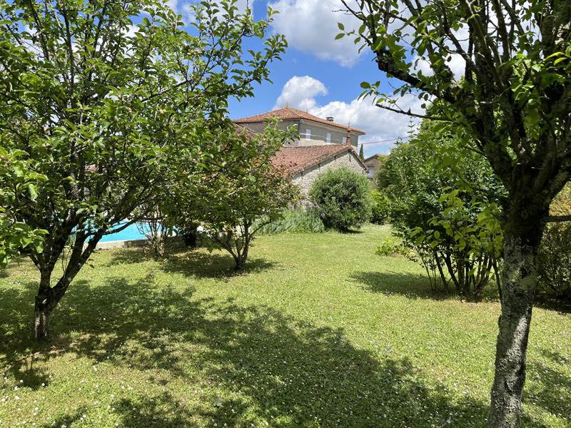Vente Maison MORNAC - 7 pièces -209 m² - (16600)