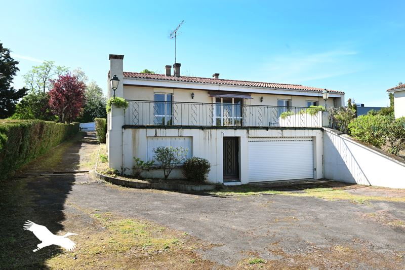 Vente Maison CHAMPNIERS - 6 pièces -143 m² - (16430)