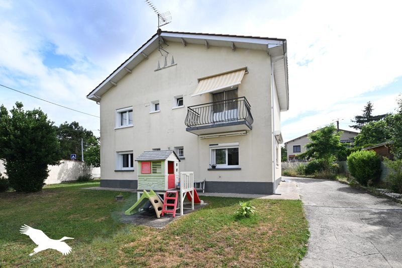 Vente Maison RUELLE SUR TOUVRE - 5 pièces -136 m² - (16600)