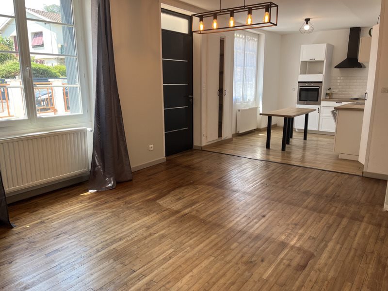 Vente Maison RUELLE SUR TOUVRE - 6 pièces -115 m² - (16600)