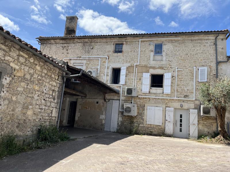 Immeuble 2 pièces 391 m² · à Champniers · 391 m² · 389 610 €