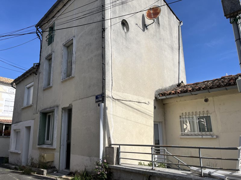Maison 6 pièces 102 m² · à Magnac-sur-Touvre · 102 m² · 45 000 €