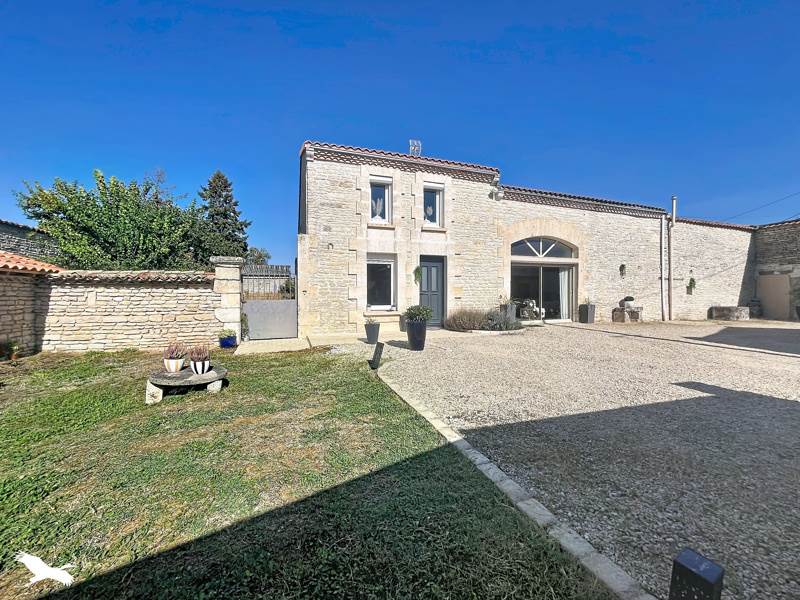 Maison 7 pièces 249 m² · à Brie · 249 m² · 452 790 €