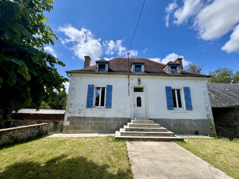 Vente Maison ST JULIEN LE VENDOMOIS - 5 pièces -179 m² - (19210)