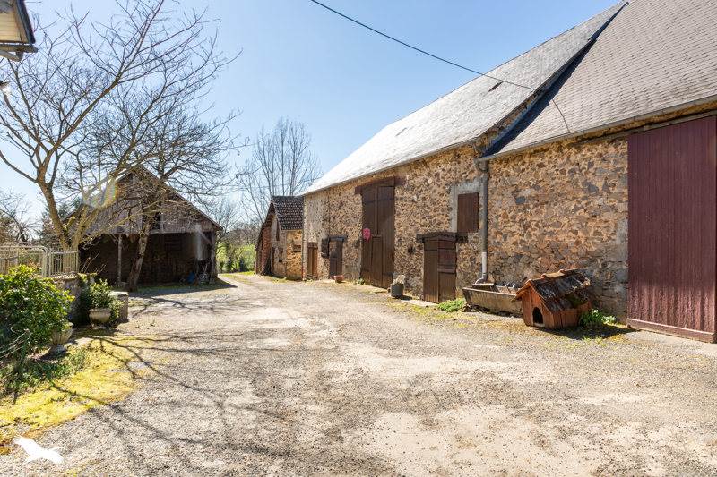 Vente Maison ST JULIEN LE VENDOMOIS - 7 pièces -176 m² - (19210)