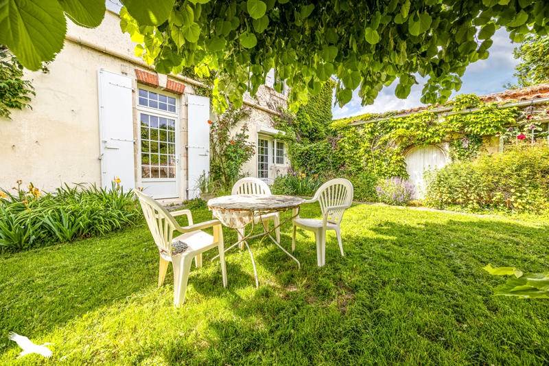 Vente Maison LA JARNE - 8 pièces -280 m² - (17220)