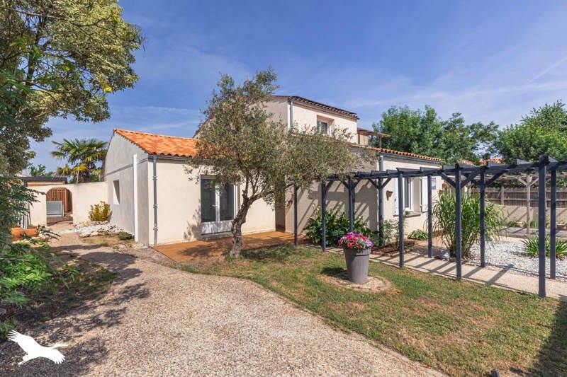 Vente Maison YVES - 7 pièces -175 m² - (17340)