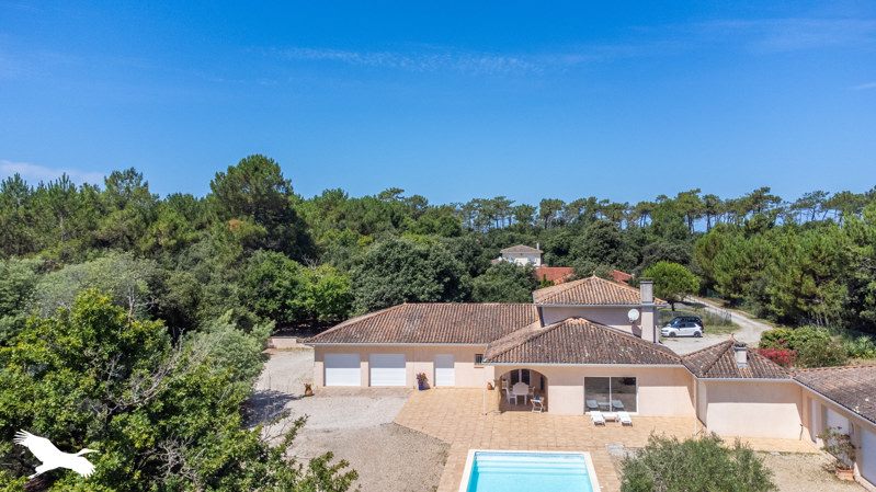 Vente Maison SOULAC SUR MER - 9 pièces -332 m² - (33780)