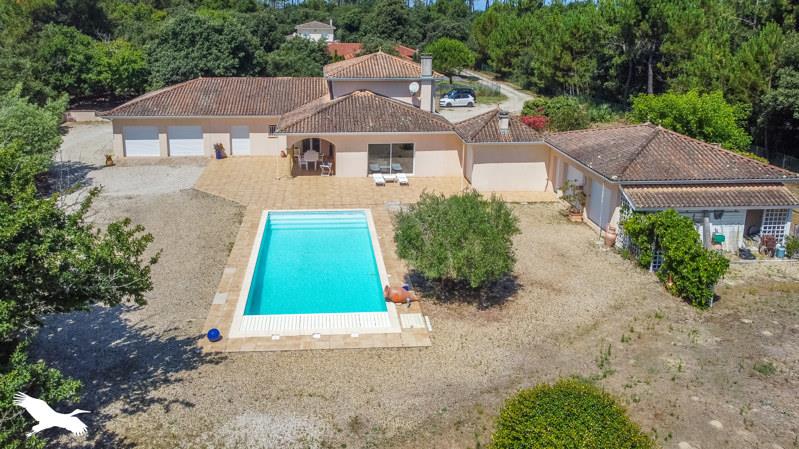 Vente Maison SOULAC SUR MER - 9 pièces -332 m² - (33780)
