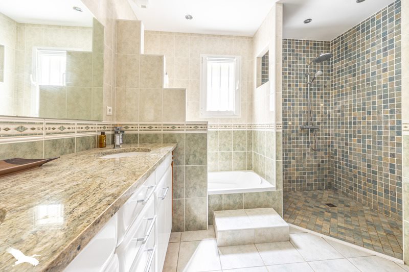 Vente Maison CLAVETTE - 5 pièces -140 m² - (17220)