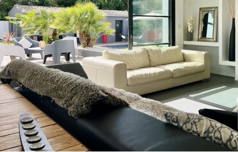 Vente Maison Bourgneuf - 8 pièces -196 m² - (17220)