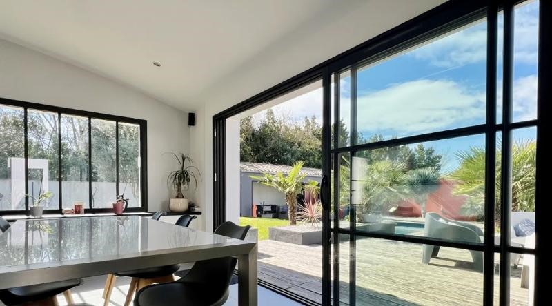 Vente Maison Bourgneuf - 8 pièces -196 m² - (17220)