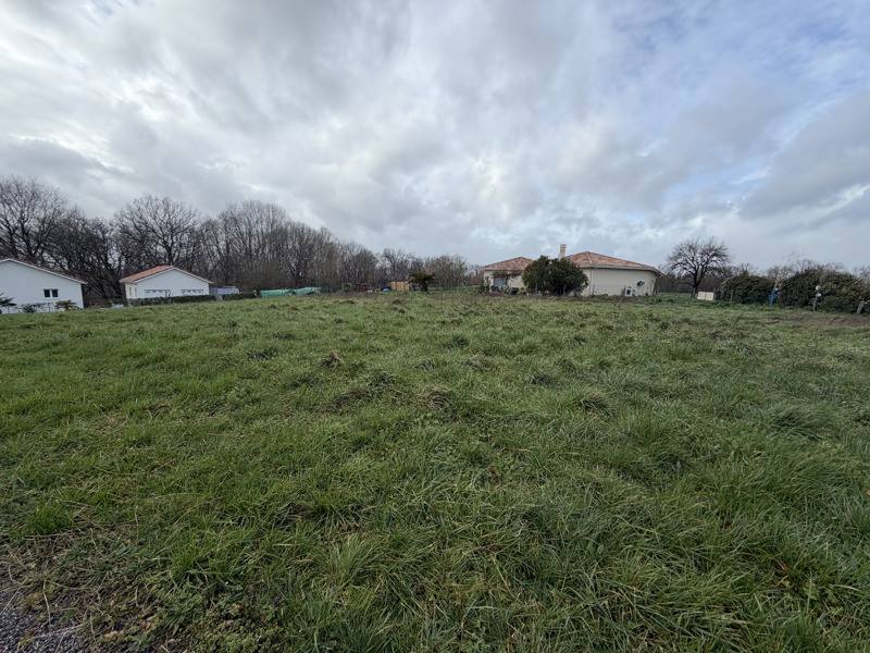 Terrain à vendre · à Urgons · 32 378 €