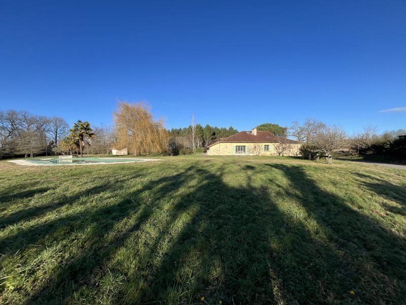 Vente Maison COUDURES - 9 pièces -287 m² - (40500)