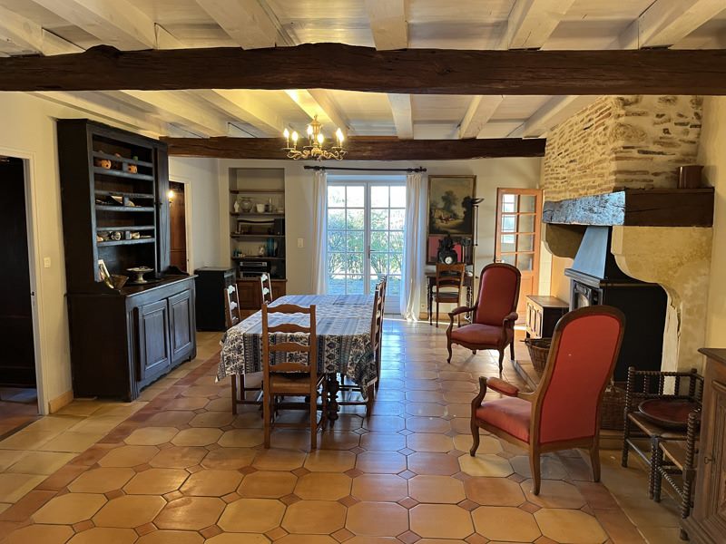 Vente Maison COUDURES - 9 pièces -287 m² - (40500)