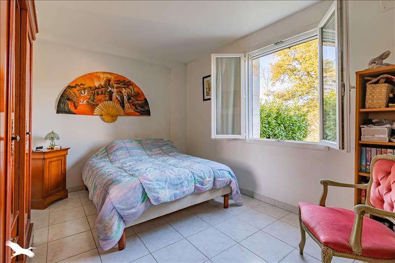 Vente Maison LAGORCE - 6 pièces -322 m² - (33230)
