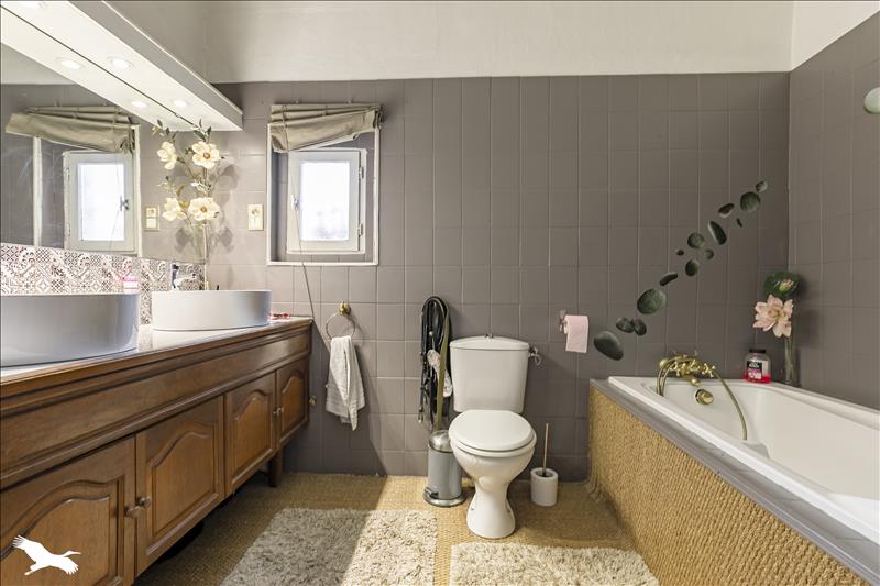 Vente Maison ABZAC - 9 pièces -250 m² - (33230)