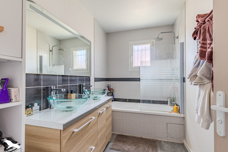 Vente Maison COUTRAS - 5 pièces -105 m² - (33230)