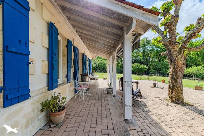 Vente Maison BAYAS - 7 pièces -198 m² - (33230)