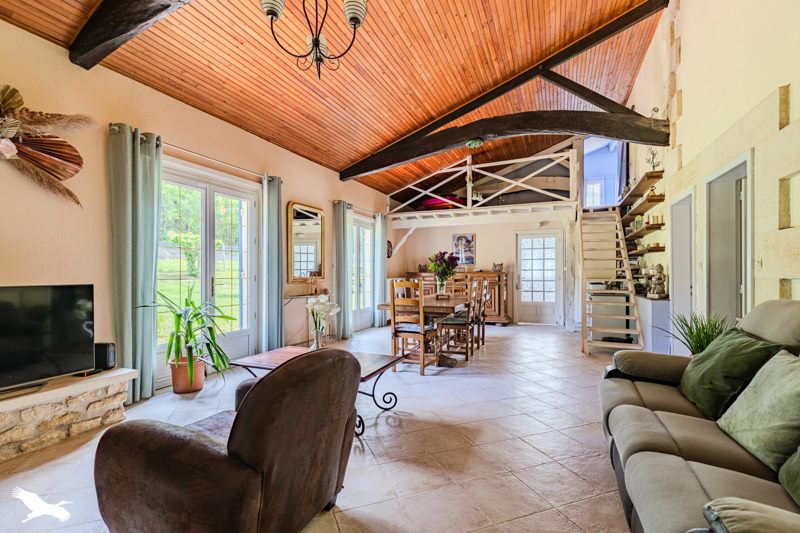 Vente Maison BAYAS - 7 pièces -198 m² - (33230)