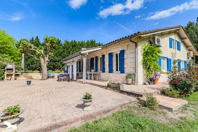 Vente Maison BAYAS - 7 pièces -198 m² - (33230)