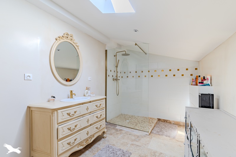 Vente Maison ST MARTIN DE LAYE - 6 pièces -208 m² - (33910)