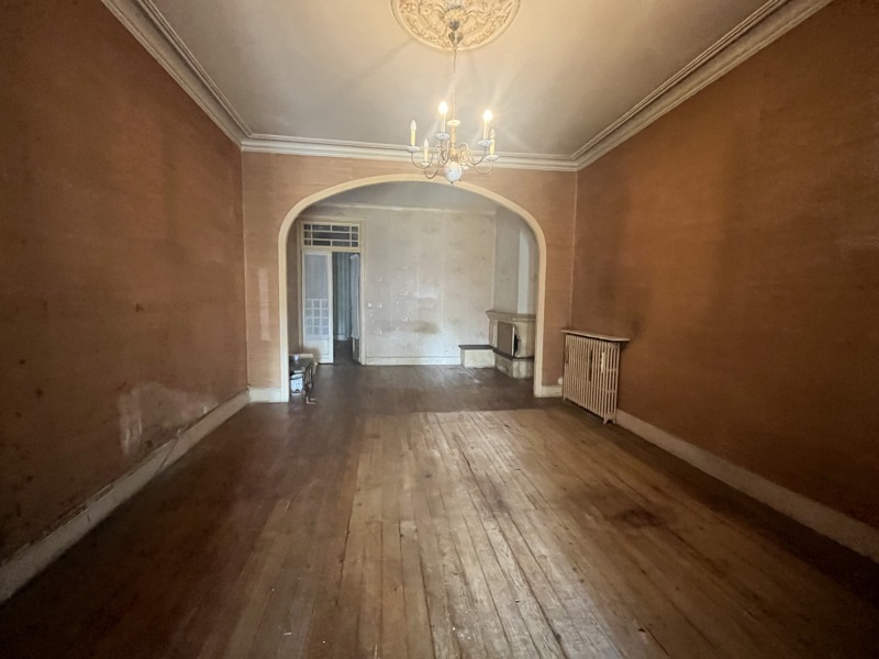 Vente Maison COUTRAS - 8 pièces -216 m² - (33230)