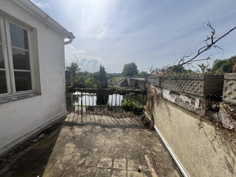 Vente Maison COUTRAS - 8 pièces -216 m² - (33230)