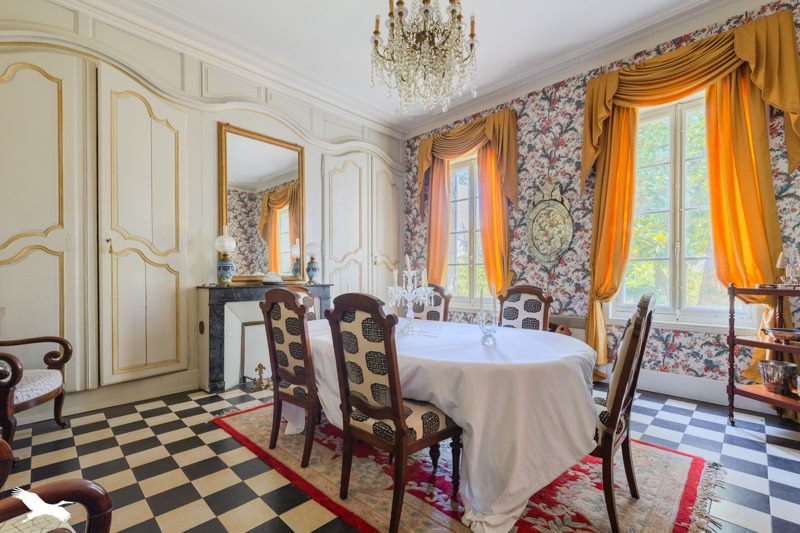 Vente Maison COUTRAS - 18 pièces -621 m² - (33230)