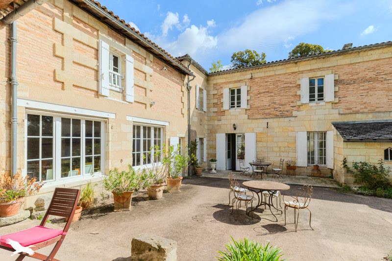 Vente Maison COUTRAS - 18 pièces -621 m² - (33230)