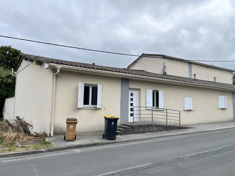 Vente Immeuble BAYAS - -  242 m² - (33230)